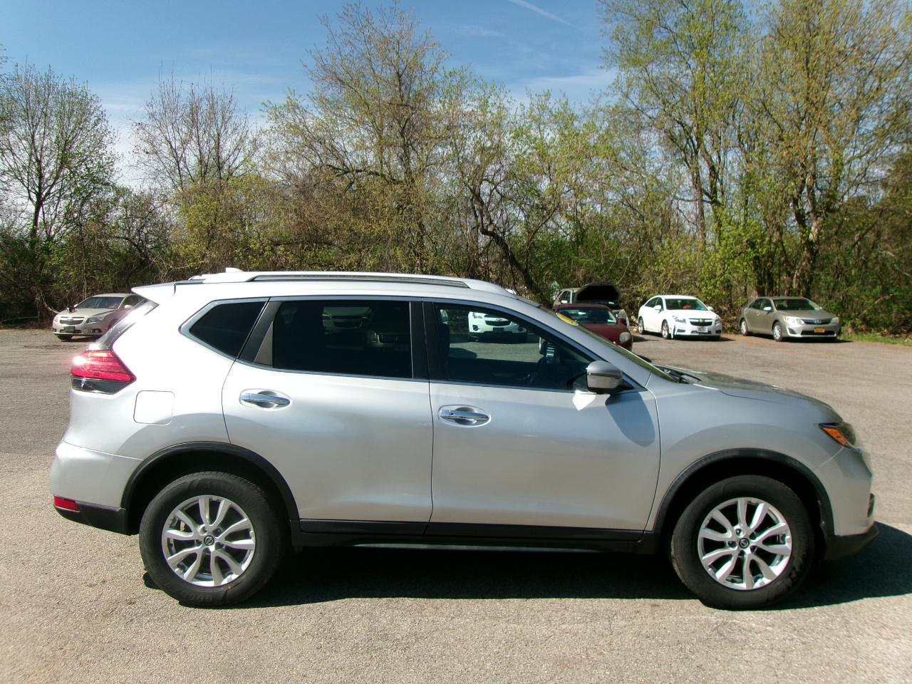 Nissan Rogue SV 4D SUV AWD 2017