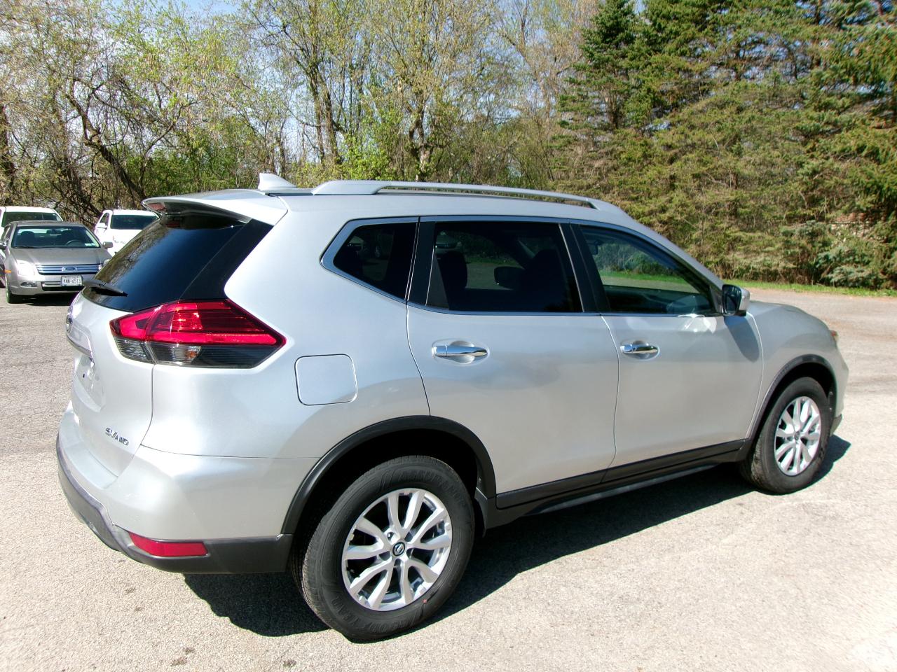 Nissan Rogue SV 4D SUV AWD 2017