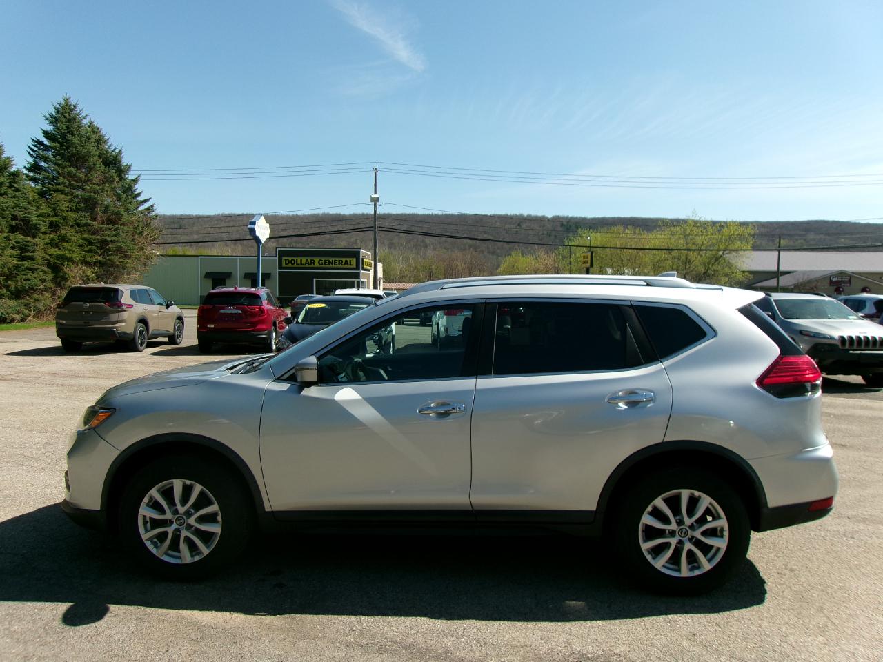 Nissan Rogue SV 4D SUV AWD 2017