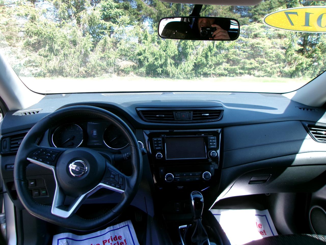 Nissan Rogue SV 4D SUV AWD 2017