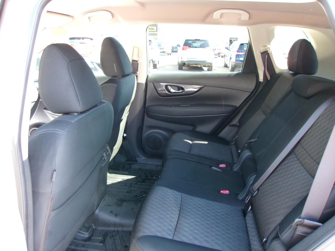 Nissan Rogue SV 4D SUV AWD 2017