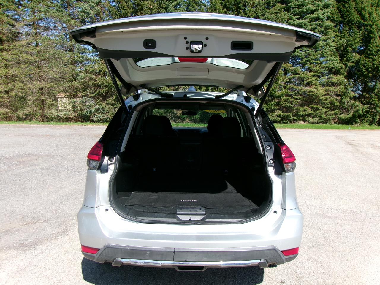 Nissan Rogue SV 4D SUV AWD 2017