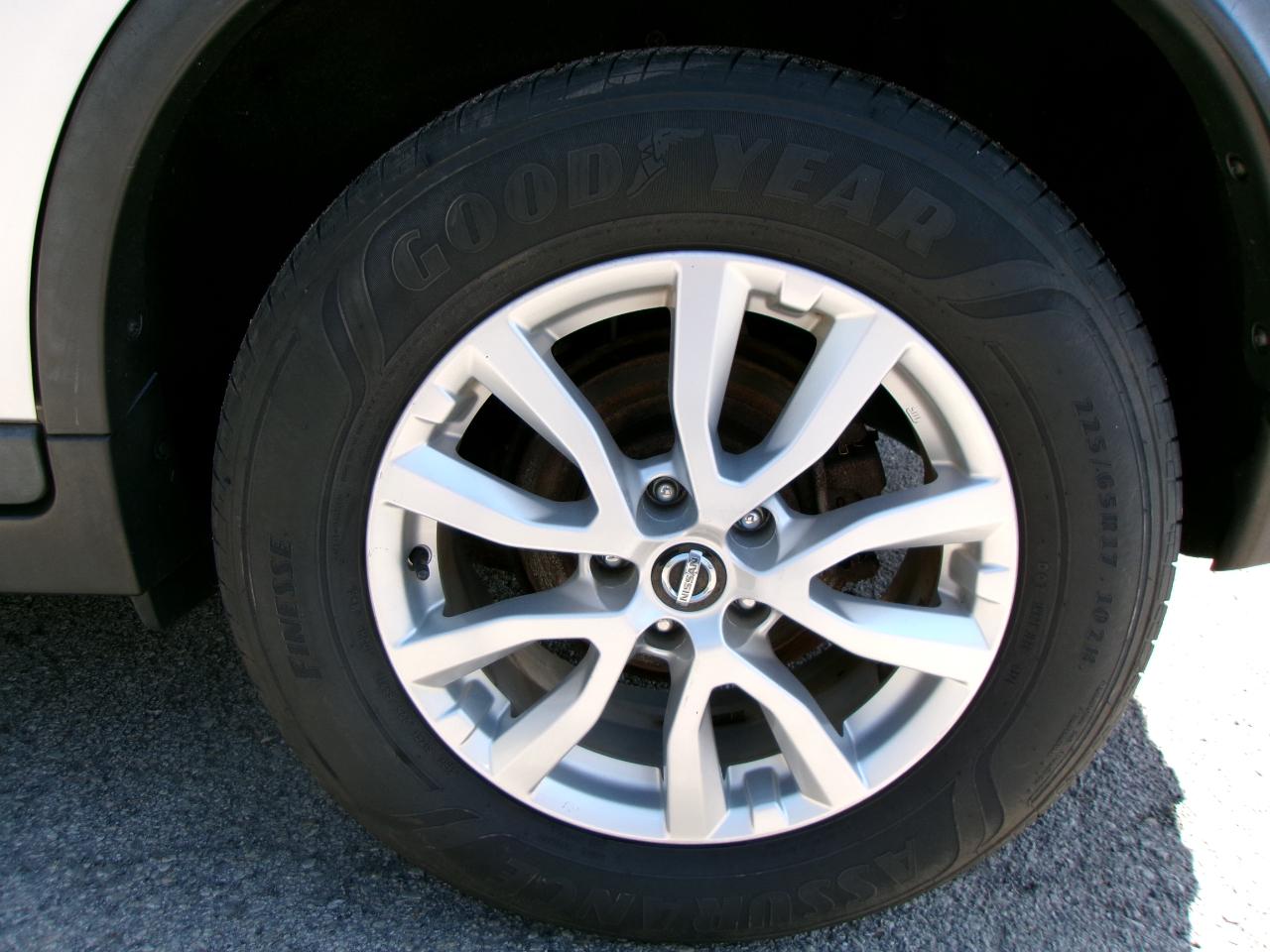 Nissan Rogue SV 4D SUV AWD 2017