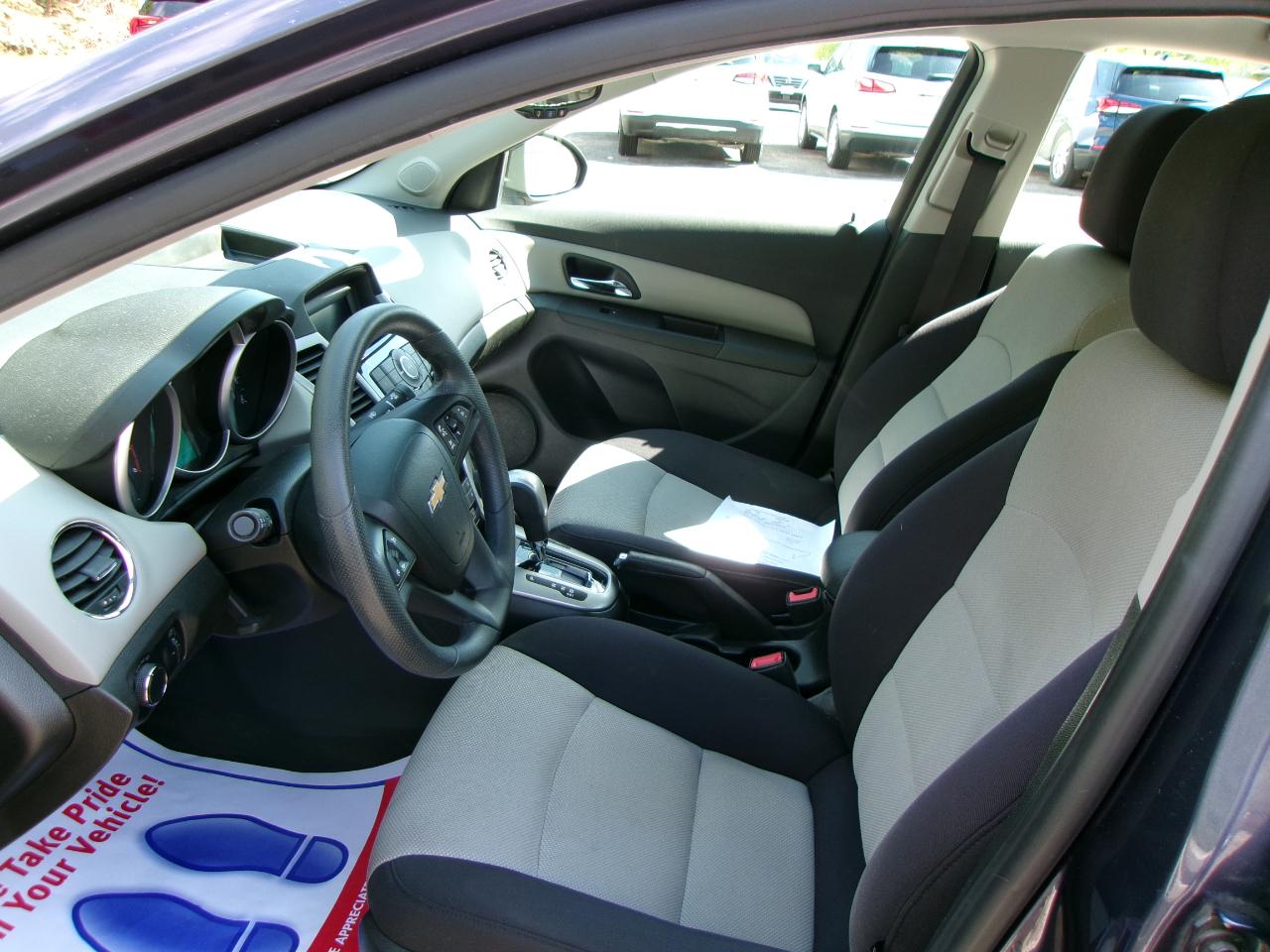Chevrolet Cruze LS 4D Sedan 2013