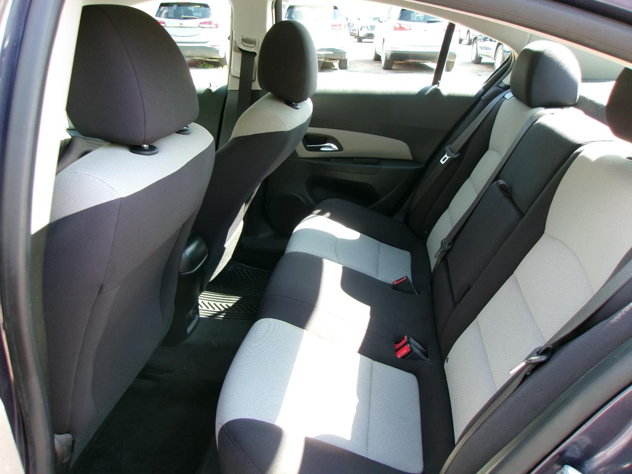 Chevrolet Cruze LS 4D Sedan 2013