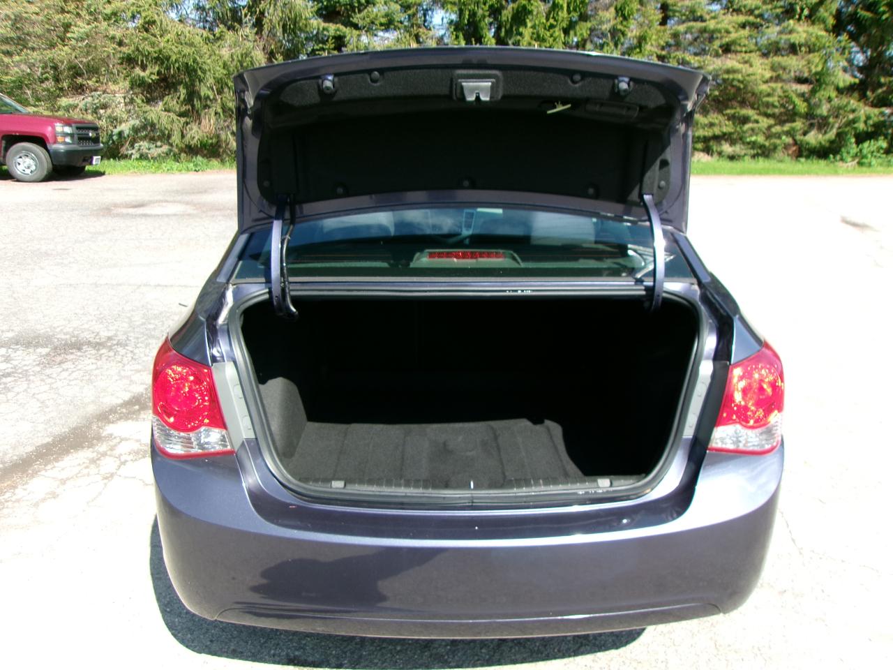 Chevrolet Cruze LS 4D Sedan 2013