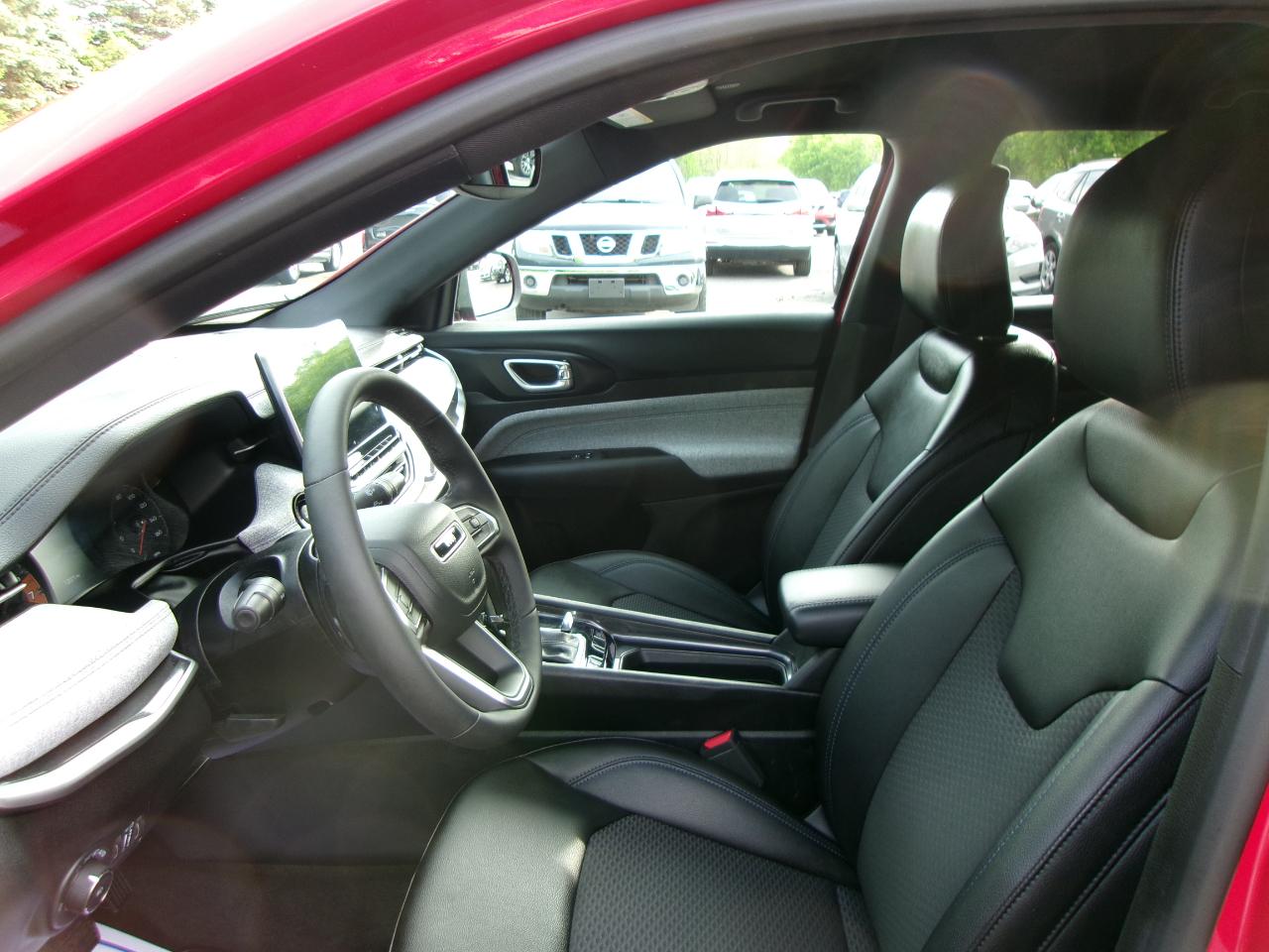 Jeep Compass Latitude 4D SUV 4WD 2024