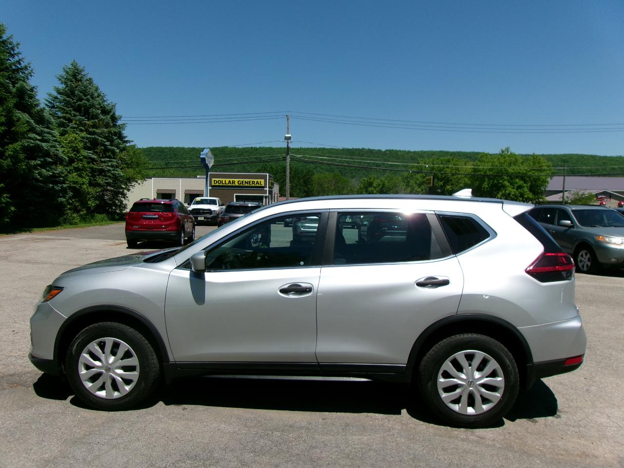 Nissan Rogue S 4D SUV FWD 2018