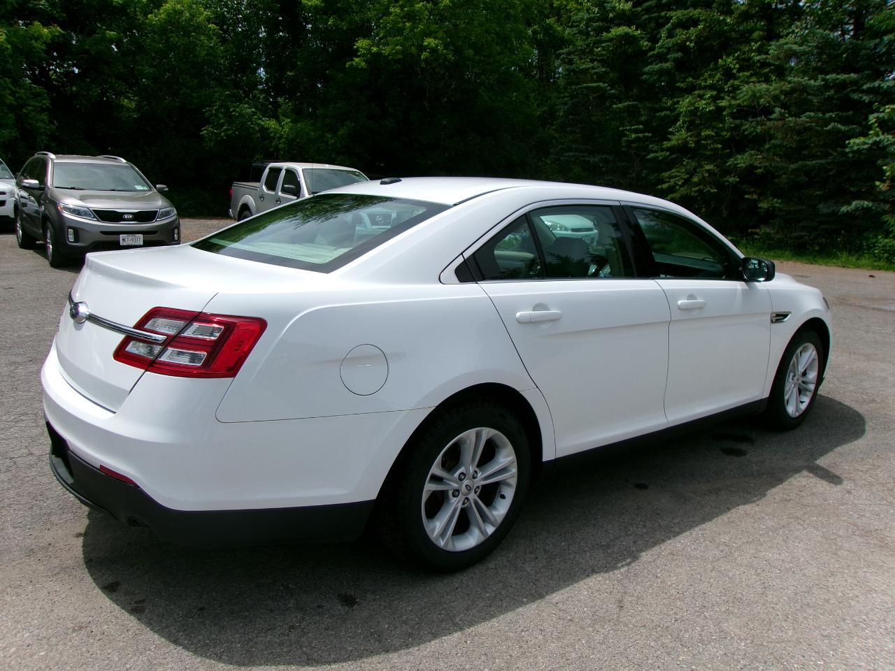 Ford Taurus SE 4D Sedan 2015