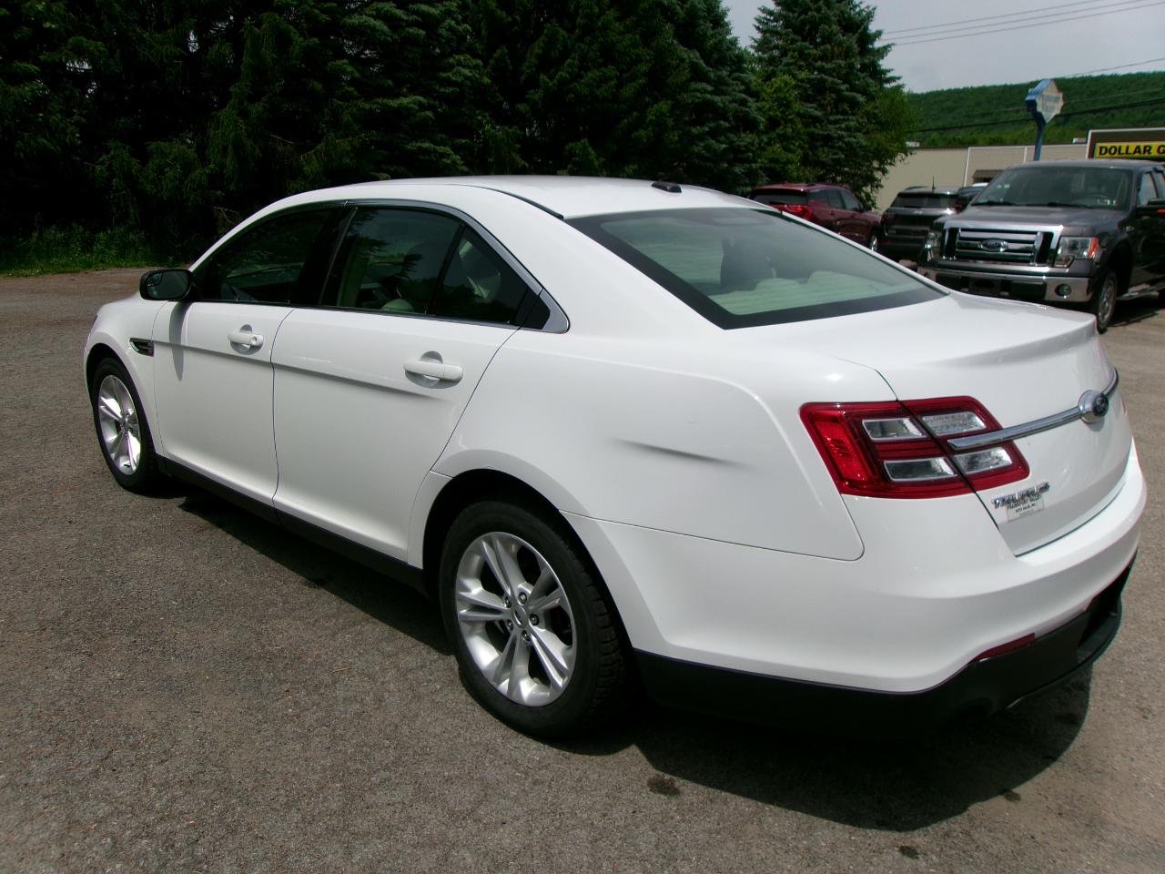Ford Taurus SE 4D Sedan 2015