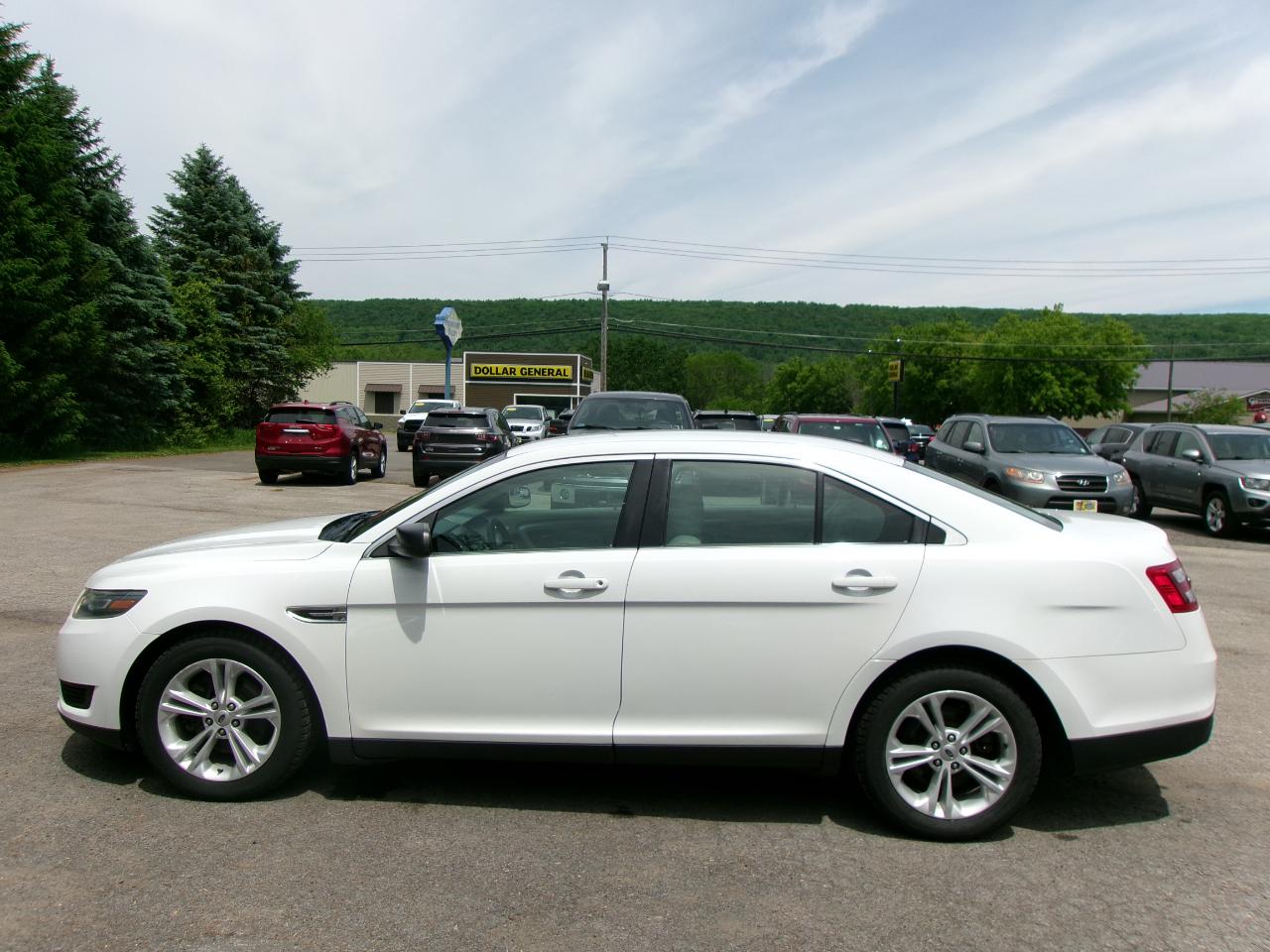 Ford Taurus SE 4D Sedan 2015