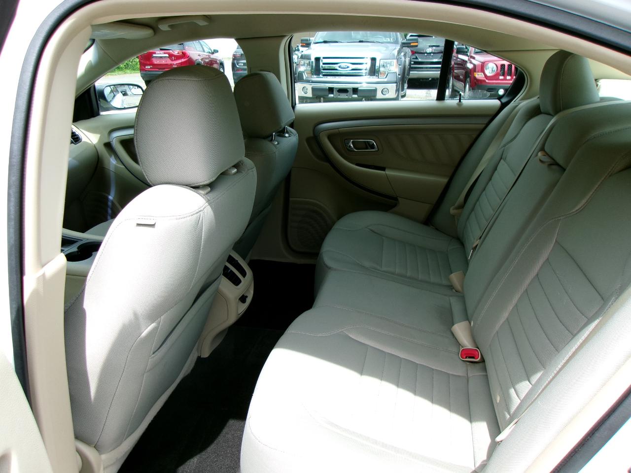 Ford Taurus SE 4D Sedan 2015