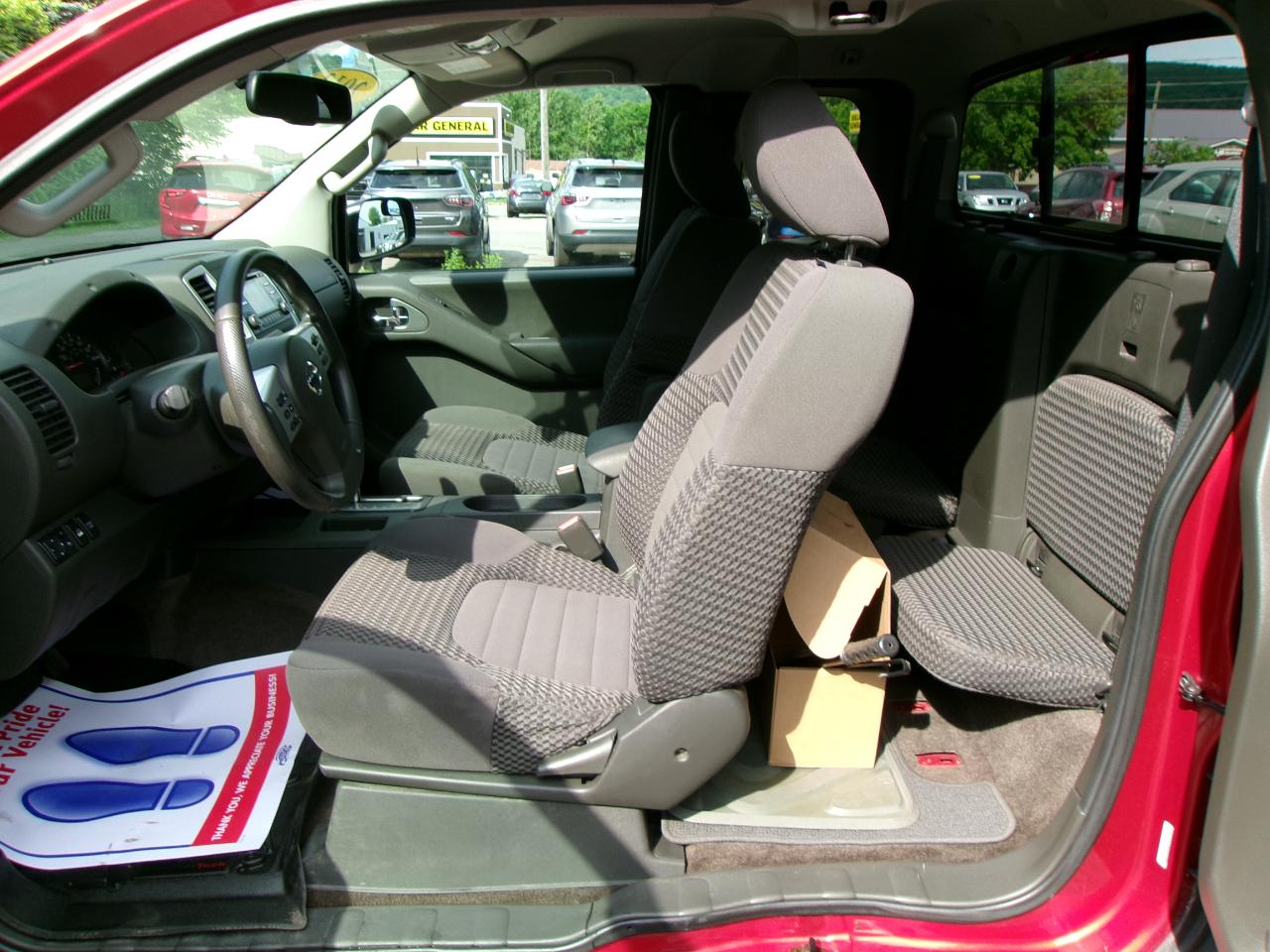 Nissan Frontier SV King Cab 4X4 V6 2013