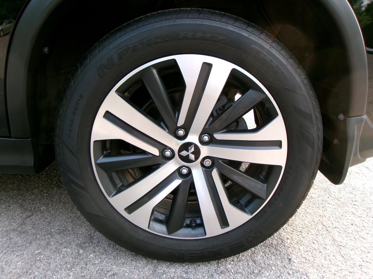 Mitsubishi Outlander Sport ES 4D SUV 4WD 2.0L at 2023