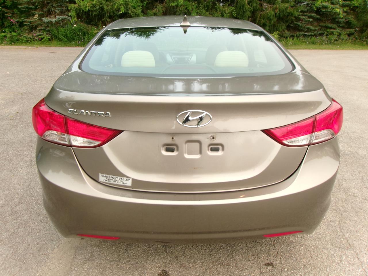 Hyundai Elantra Limited 4D Sedan 2013