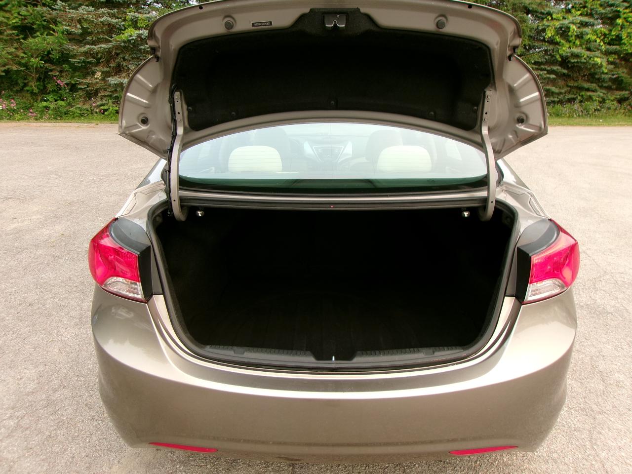 Hyundai Elantra Limited 4D Sedan 2013