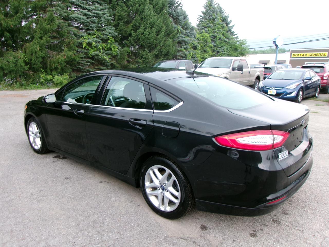 Ford Fusion SE 4D Sedan 2014