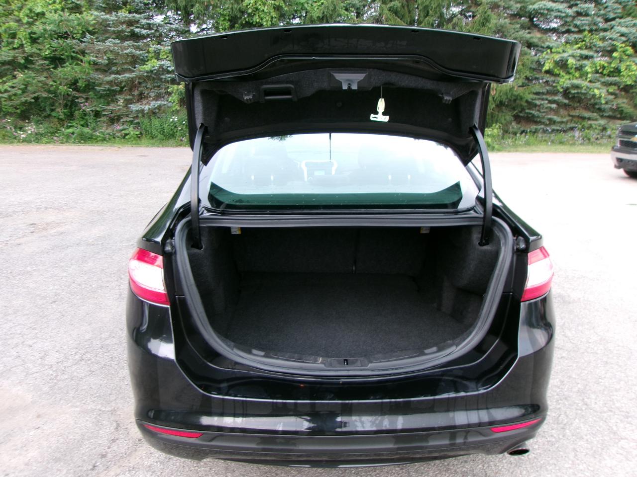 Ford Fusion SE 4D Sedan 2014
