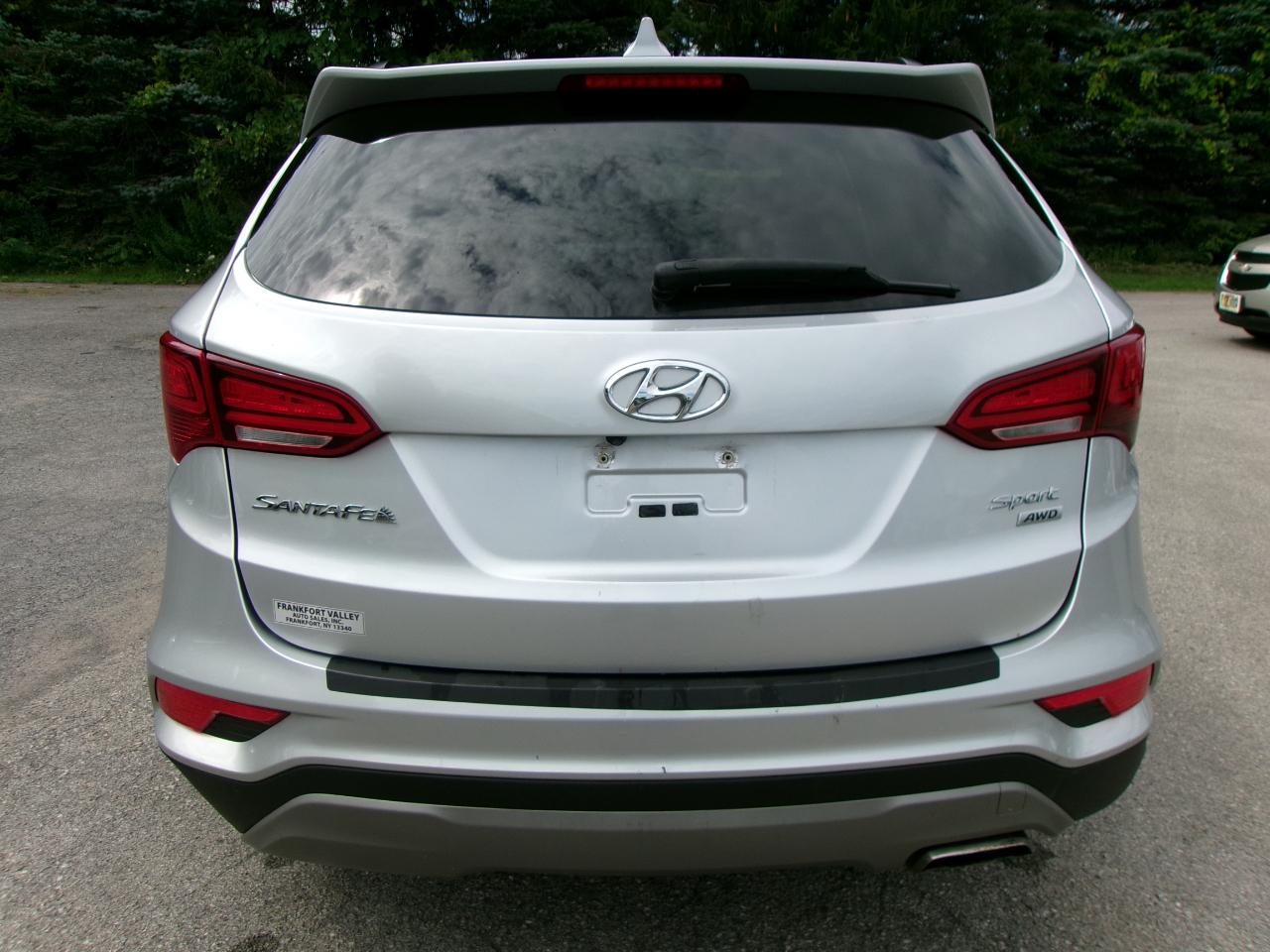 Hyundai Santa Fe Sport Base 4D SUV AWD 2.4L 2017