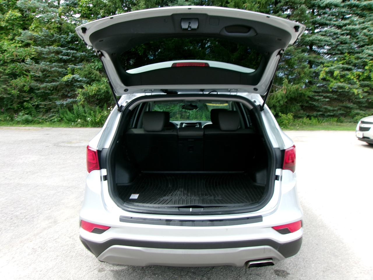 Hyundai Santa Fe Sport Base 4D SUV AWD 2.4L 2017