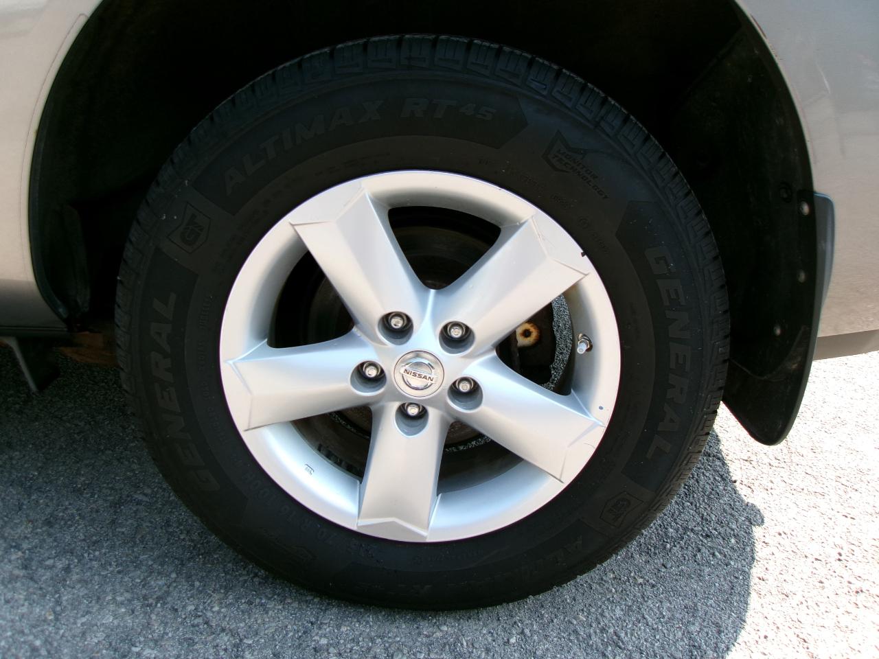 Nissan Rogue S 4D SUV AWD 2013