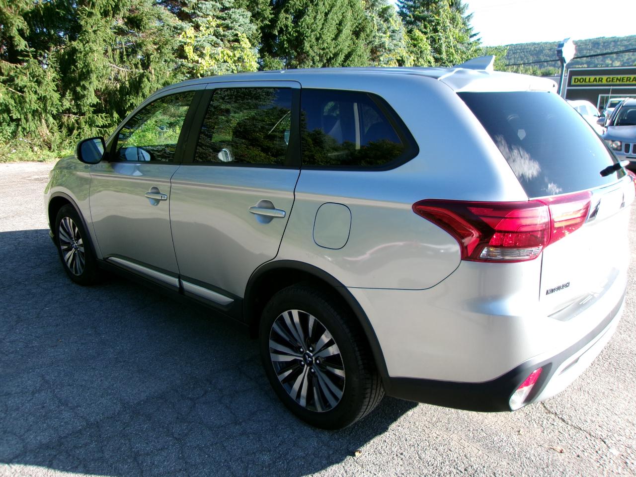 Mitsubishi Outlander SEL 4D SUV AWD 2019