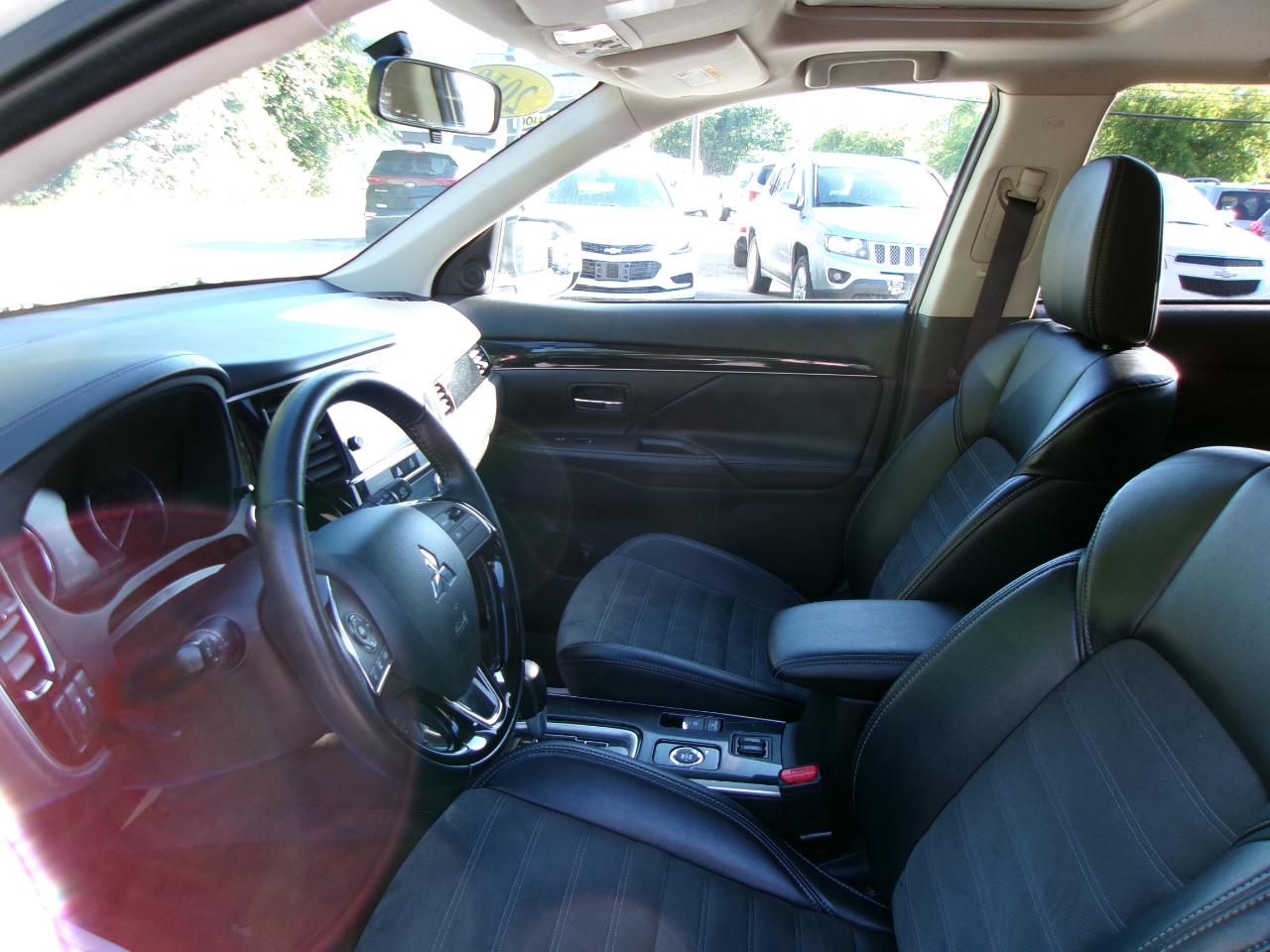 Mitsubishi Outlander SEL 4D SUV AWD 2019