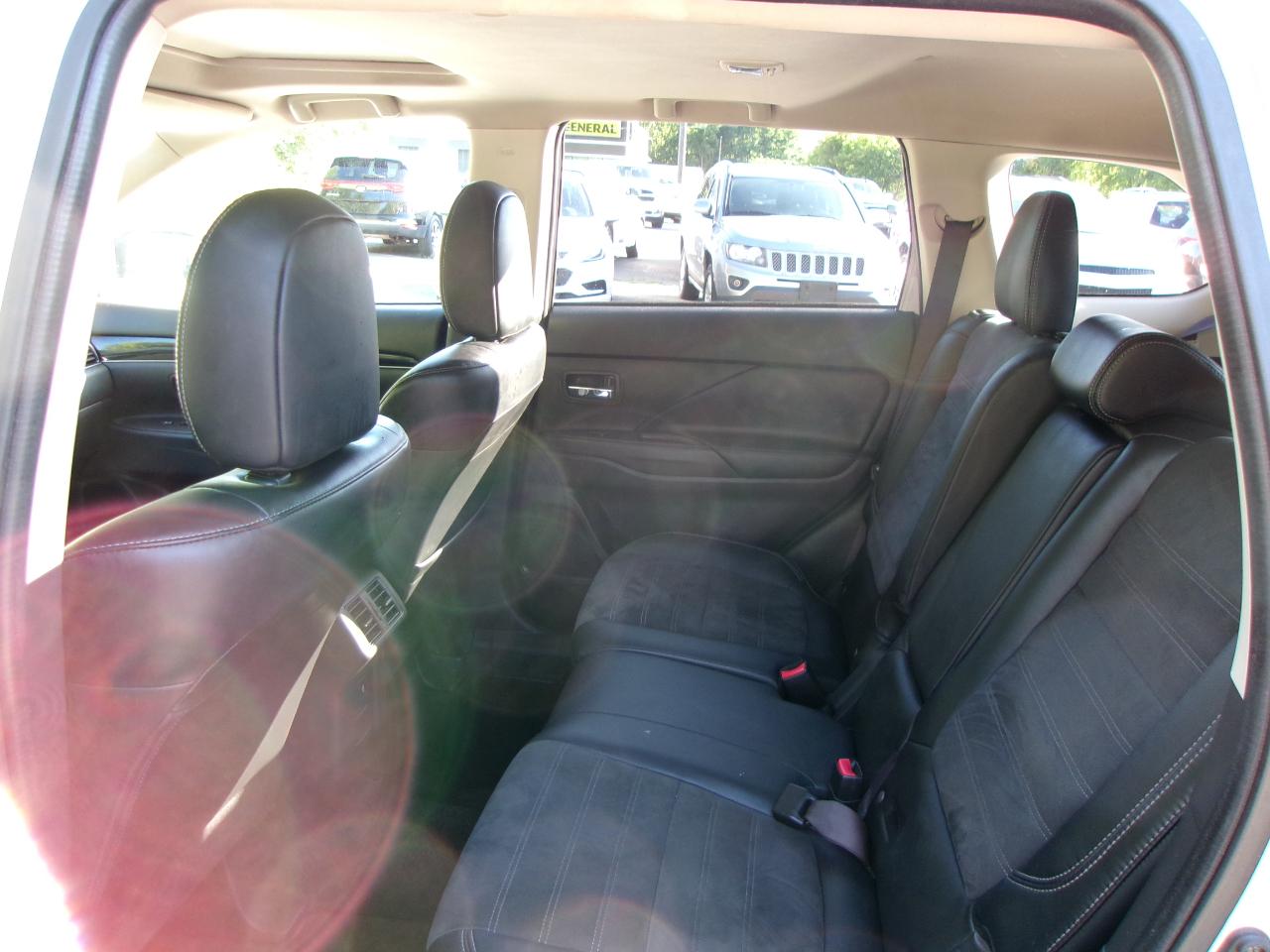 Mitsubishi Outlander SEL 4D SUV AWD 2019