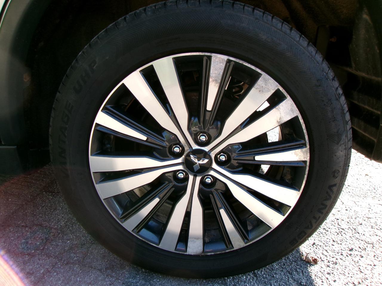 Mitsubishi Outlander SEL 4D SUV AWD 2019