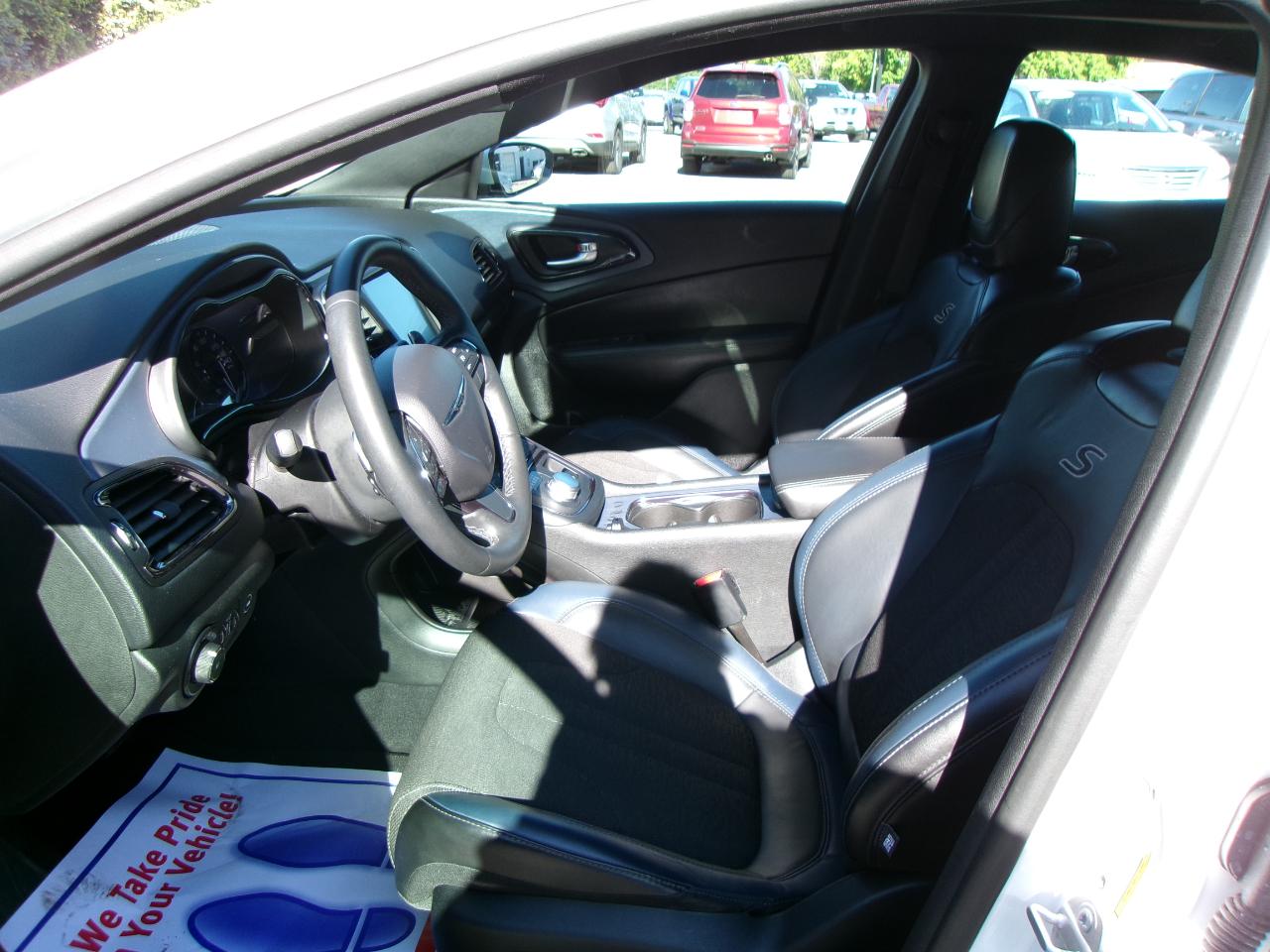 Chrysler 200 S 4D Sedan AWD 2016