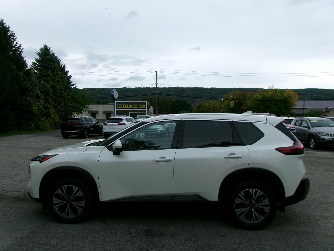 Nissan Rogue SV 4D SUV AWD 2021