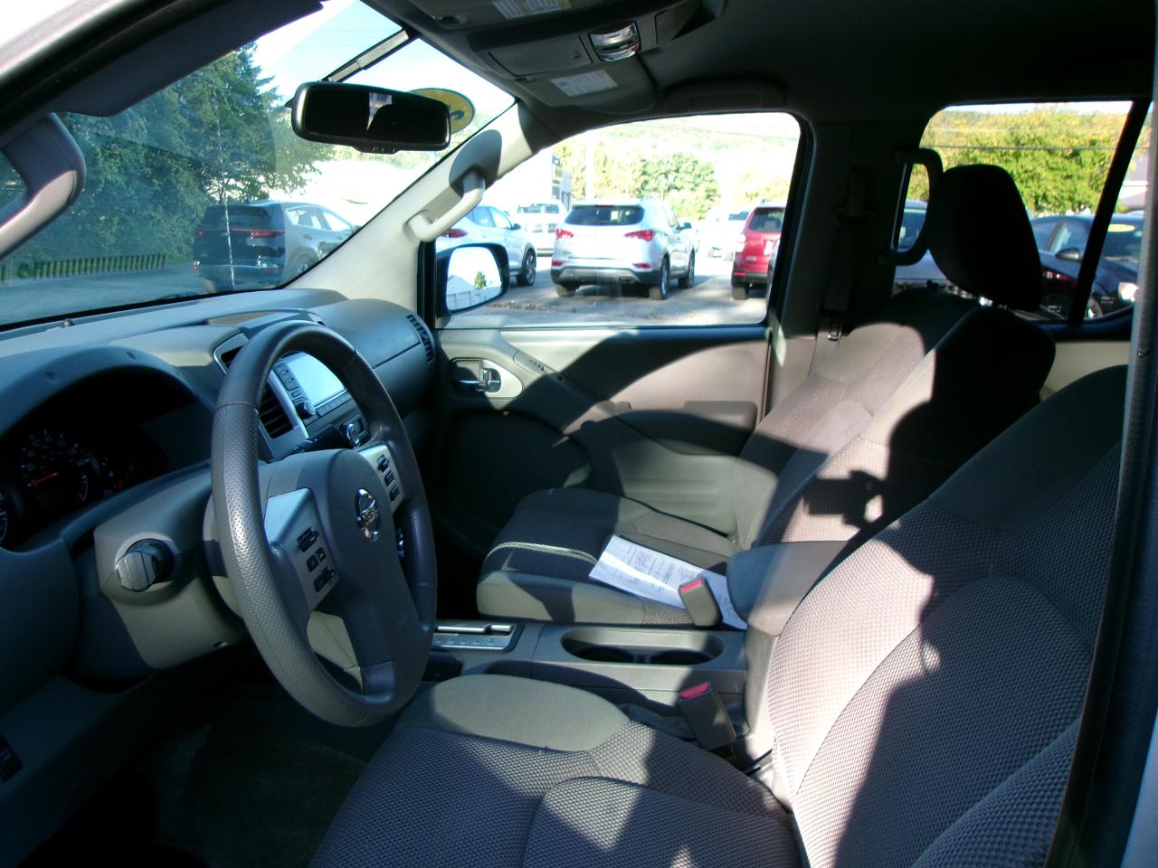 Nissan Frontier SV Crew Cab 4X4 V6 2015