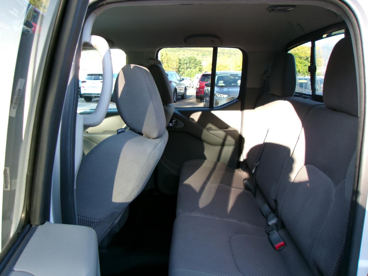 Nissan Frontier SV Crew Cab 4X4 V6 2015