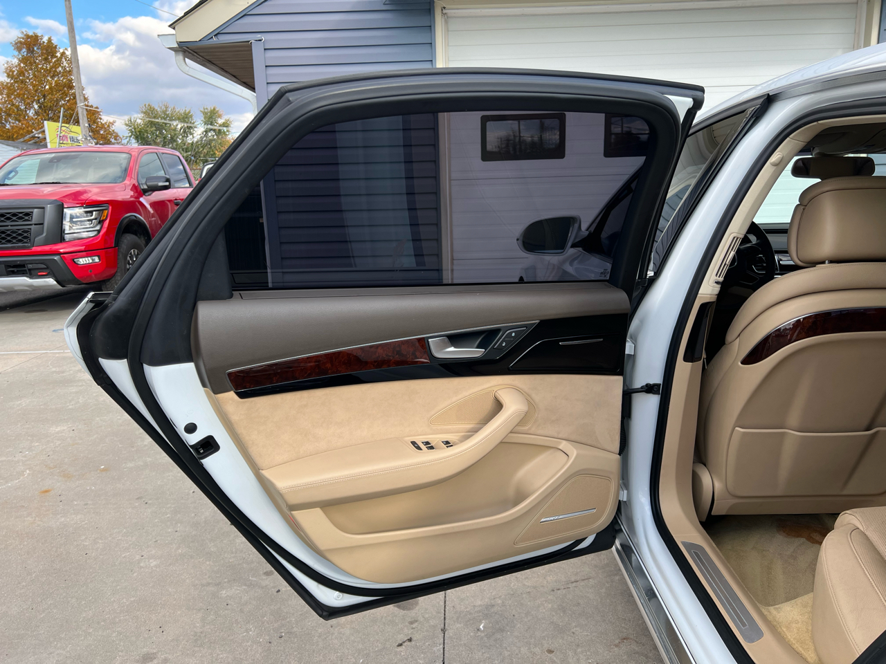 Audi A8 4.0T Sedan L quattro Tiptronic 2013