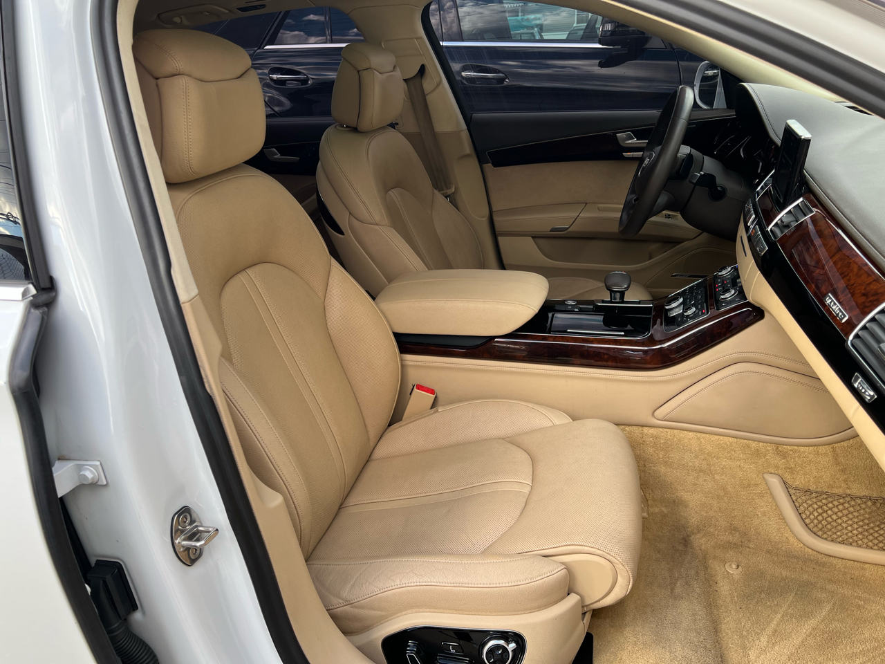 Audi A8 4.0T Sedan L quattro Tiptronic 2013