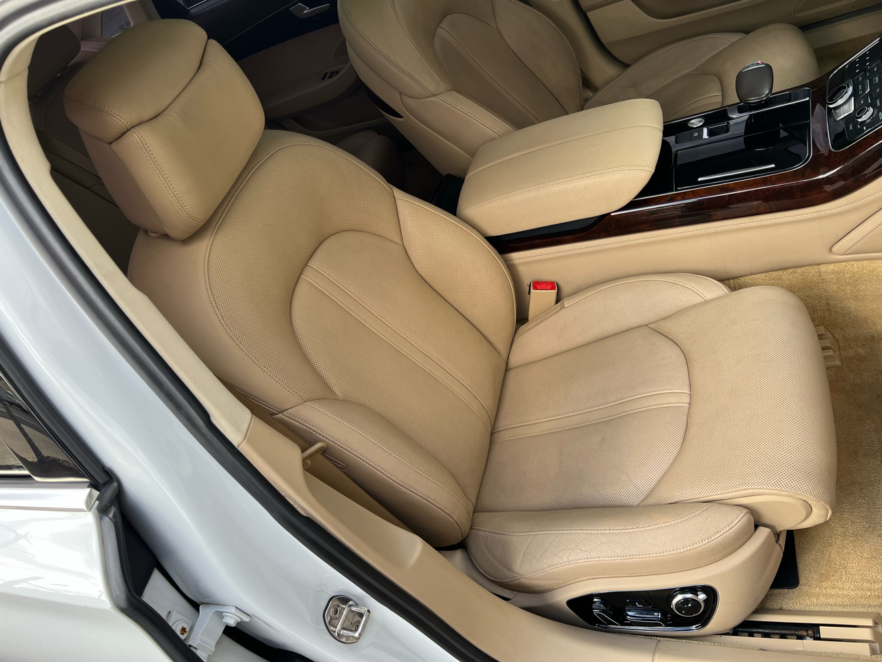 Audi A8 4.0T Sedan L quattro Tiptronic 2013