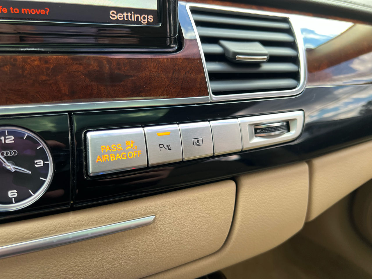 Audi A8 4.0T Sedan L quattro Tiptronic 2013