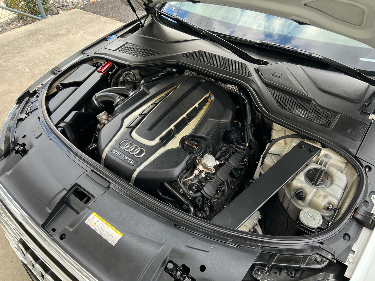 Audi A8 4.0T Sedan L quattro Tiptronic 2013