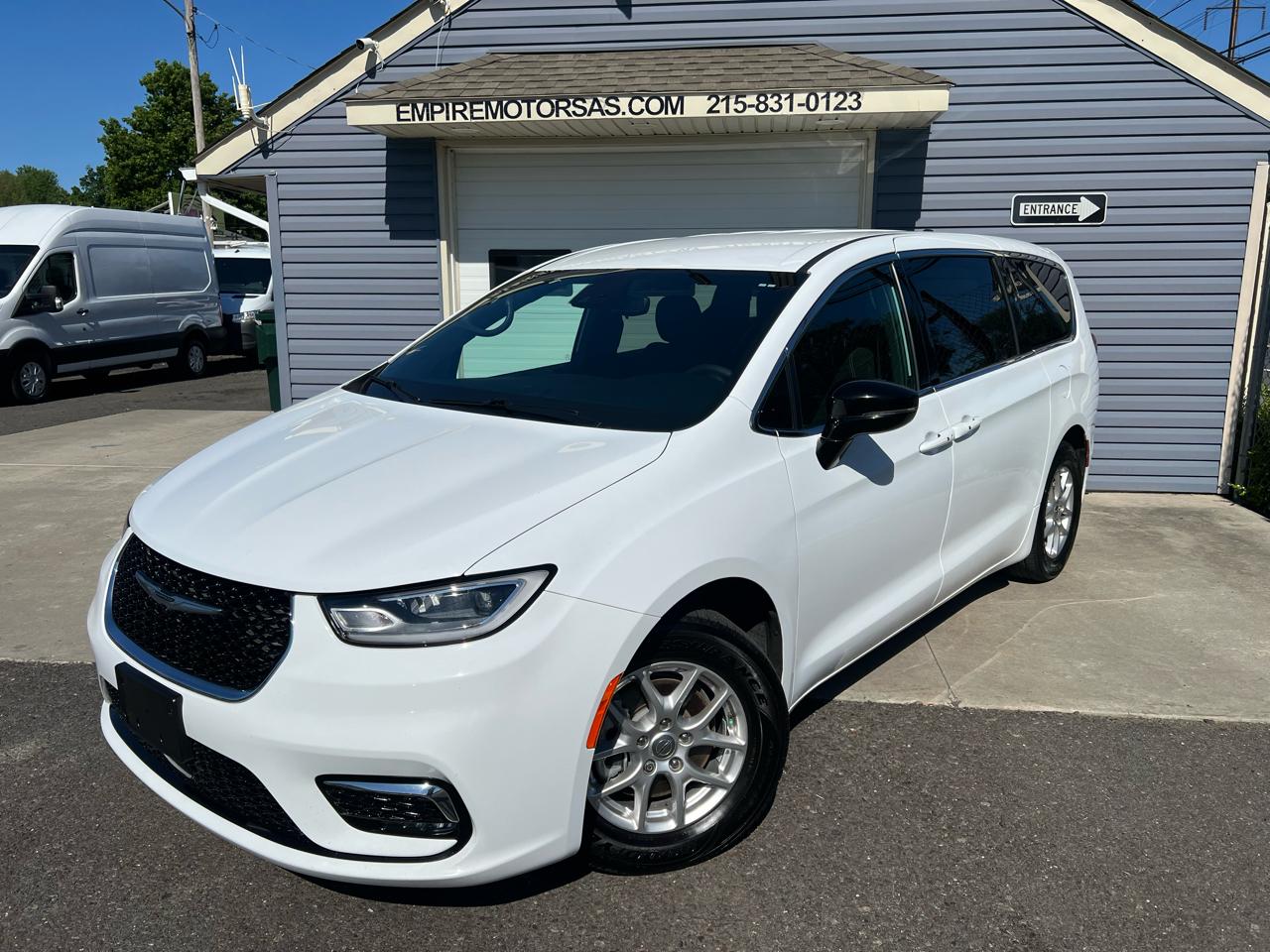 2024 Chrysler Pacifica Touring