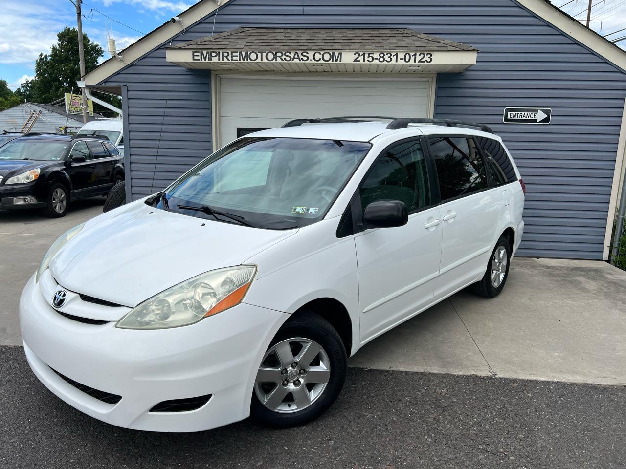 2006 Toyota Sienna LE 7-Passenger's photo