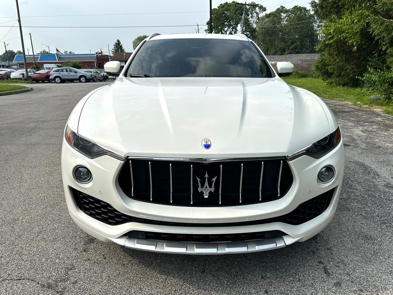 2017 Maserati Levante Base photo 2