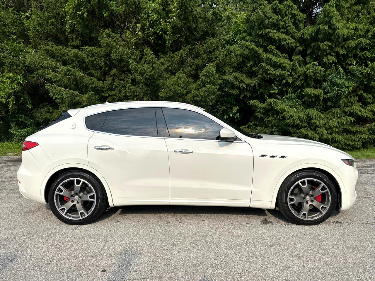 2017 Maserati Levante Base photo 4