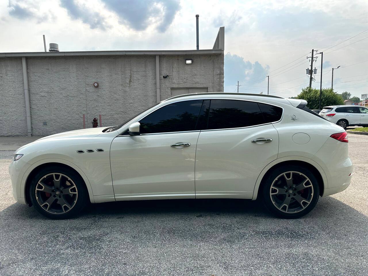 2017 Maserati Levante Base photo 8