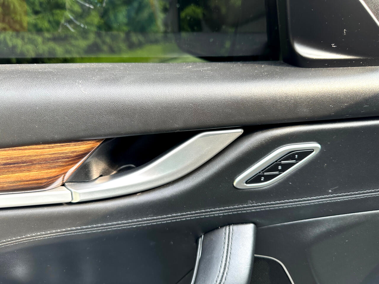 2017 Maserati Levante Base photo 15