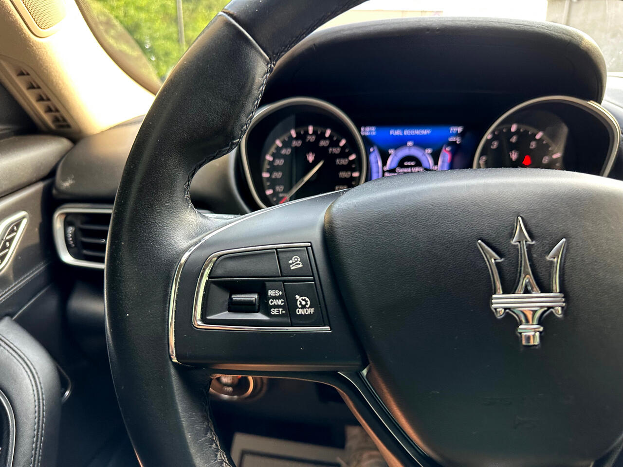 2017 Maserati Levante Base photo 18