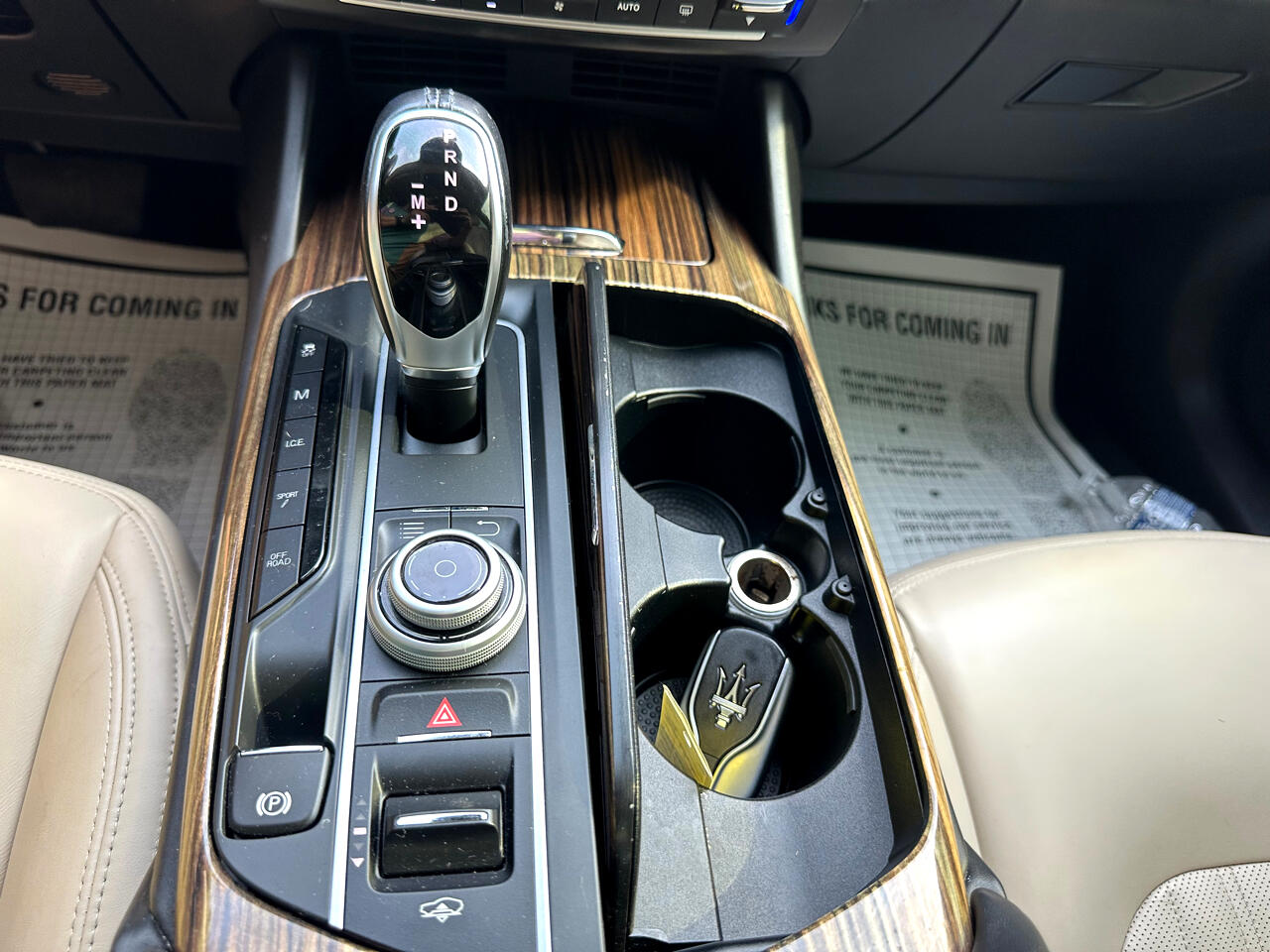 2017 Maserati Levante Base photo 23