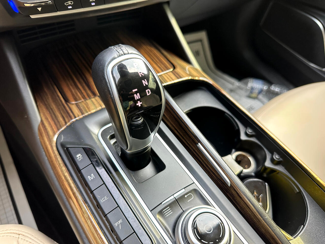 2017 Maserati Levante Base photo 24