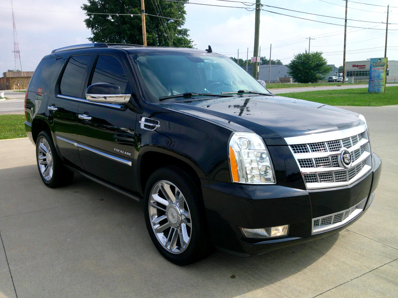 2012 Cadillac Escalade Platinum photo 2