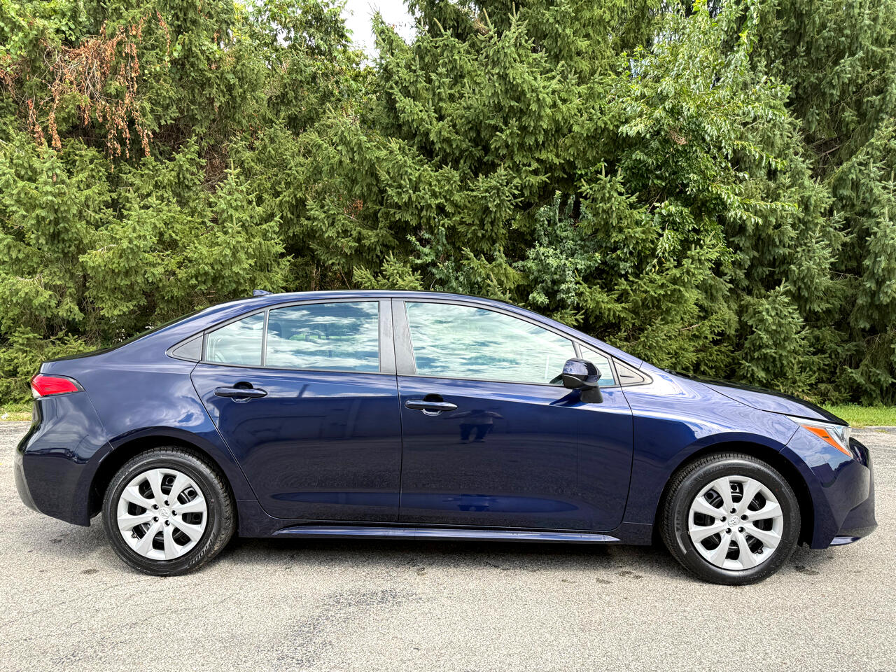 2020 Toyota Corolla LE photo 4