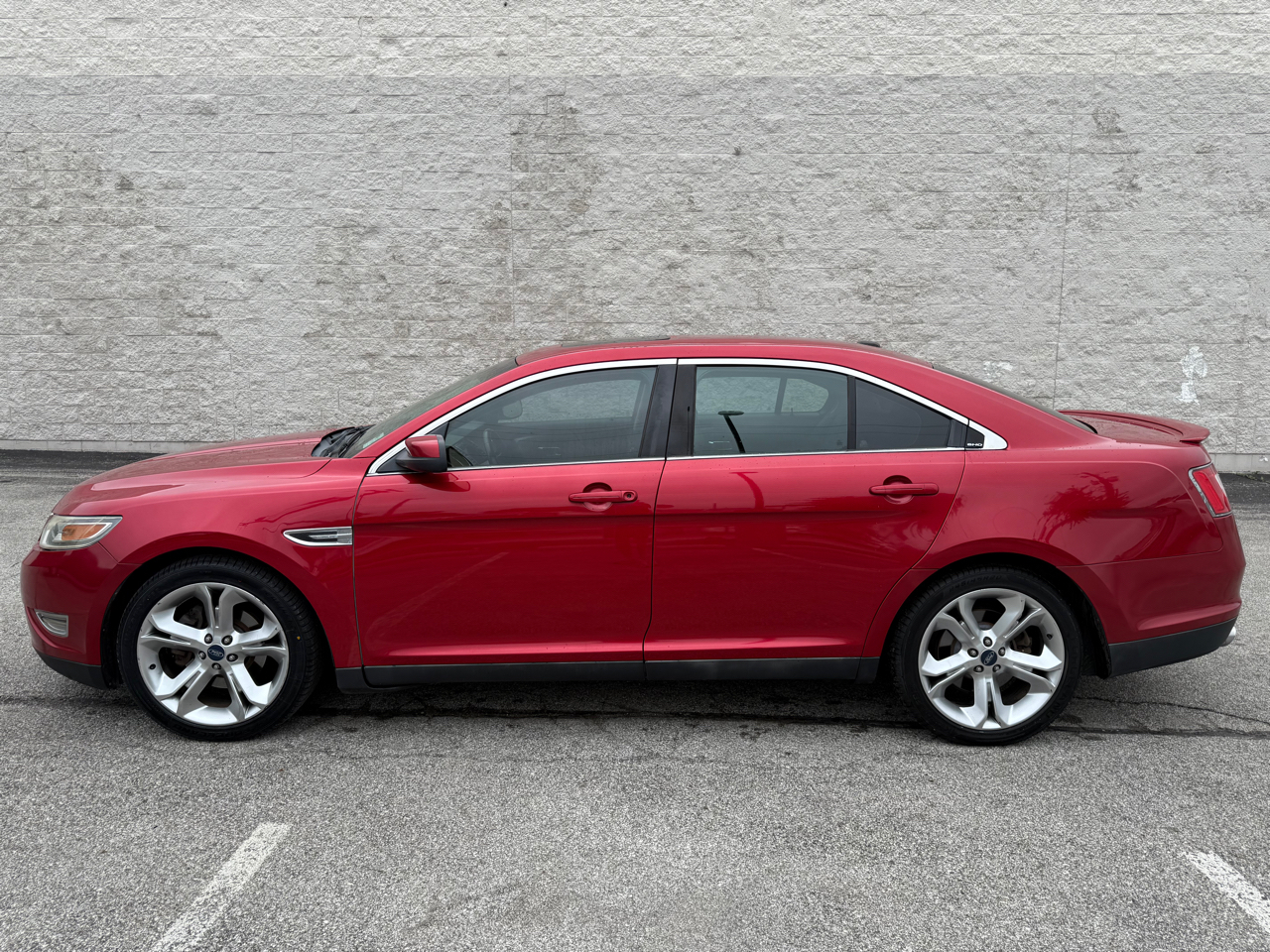 2010 Ford Taurus SHO photo 8